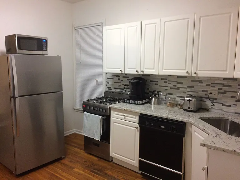 3143 N Southport Ave #1R — Photo 2