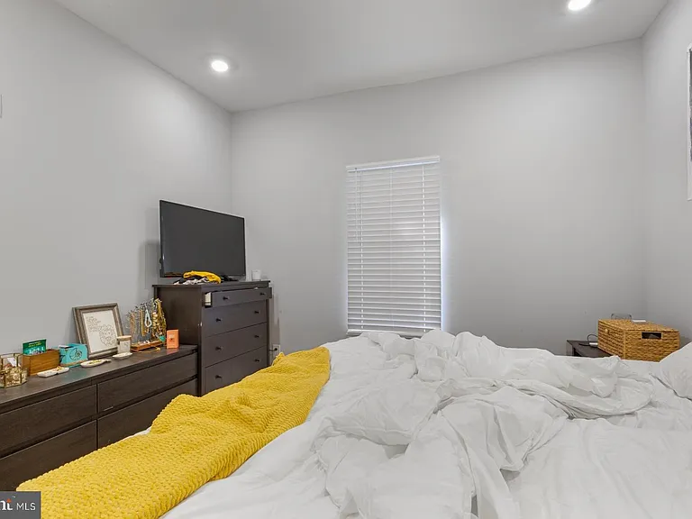 919 N 15th St #1R — Photo 11