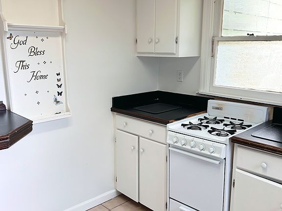 2nd image of 2027 Jefferson St #C