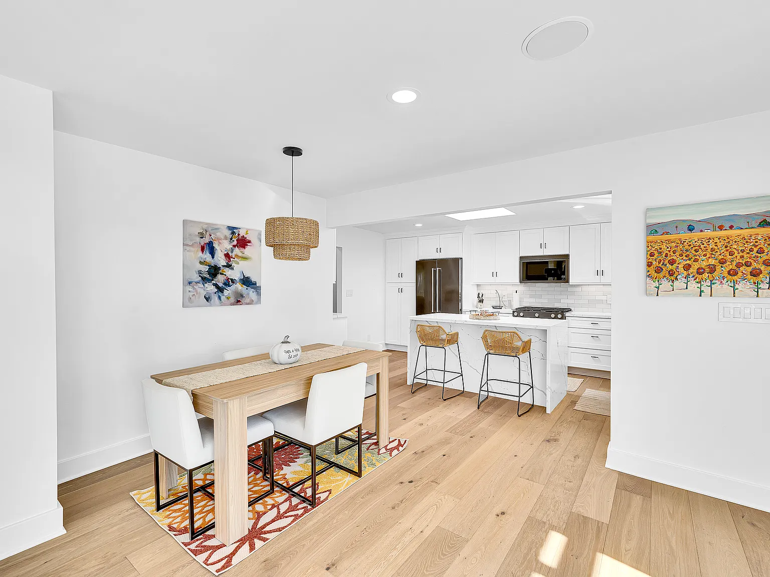 3 bed, 2328 sqft, $9,500 — Photo 4