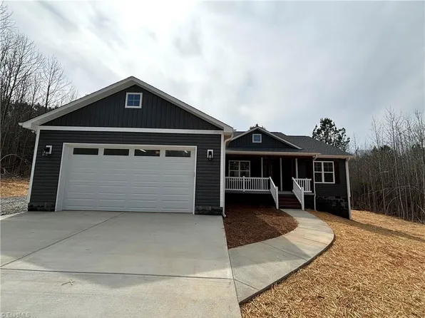 1307 Commonwealth Rd, Randleman, NC 27317