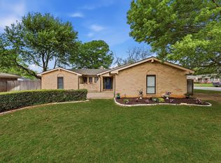 1917 Hurstview Dr, Hurst, TX 76054