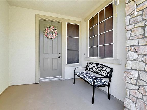 5th image of 713 W Montecito Ave