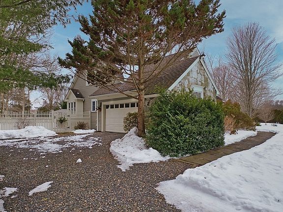 4th image of 14 Twin Ponds Dr