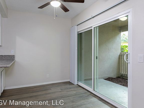 5th image of 530 E Cypress St #10759514