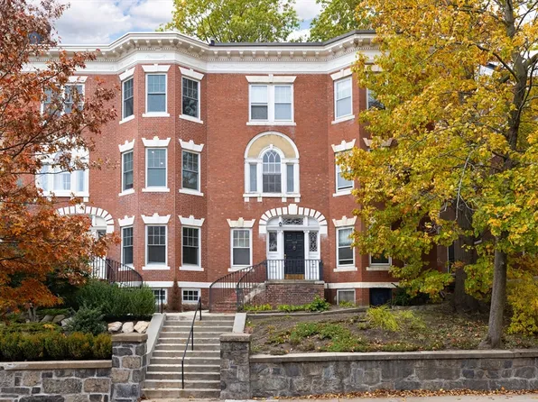 1572 Beacon St, Brookline, MA 02446