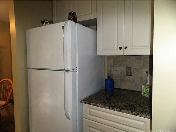 OTHER SIDE OF KITCHEN