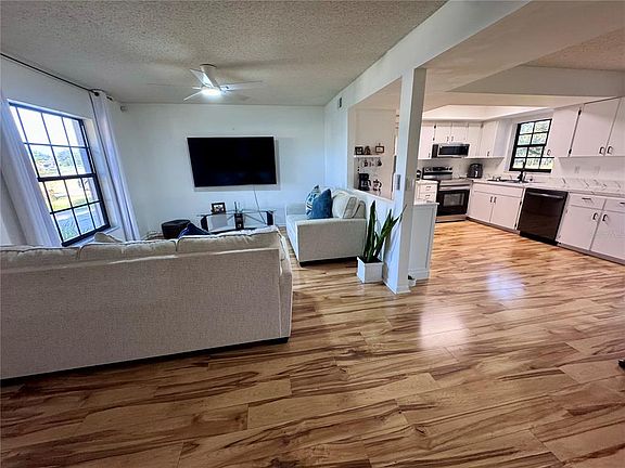 3rd image of 7186 LEXINGTON CIRCLE