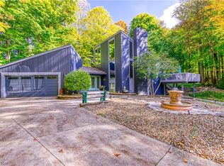 1049 N Medina Line Rd, Akron, OH 44333