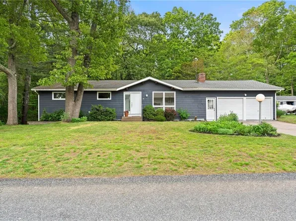 35 Bow Run, Saunderstown, RI 02874