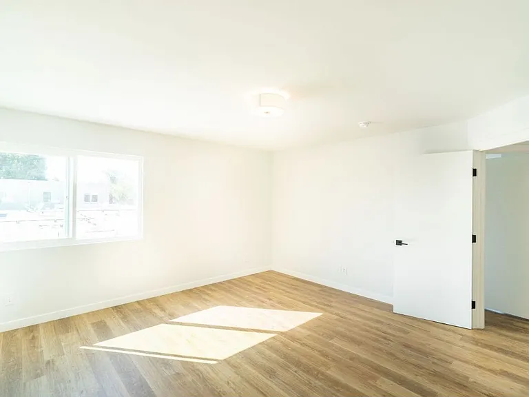 6120 Eleanor Ave — Photo 8