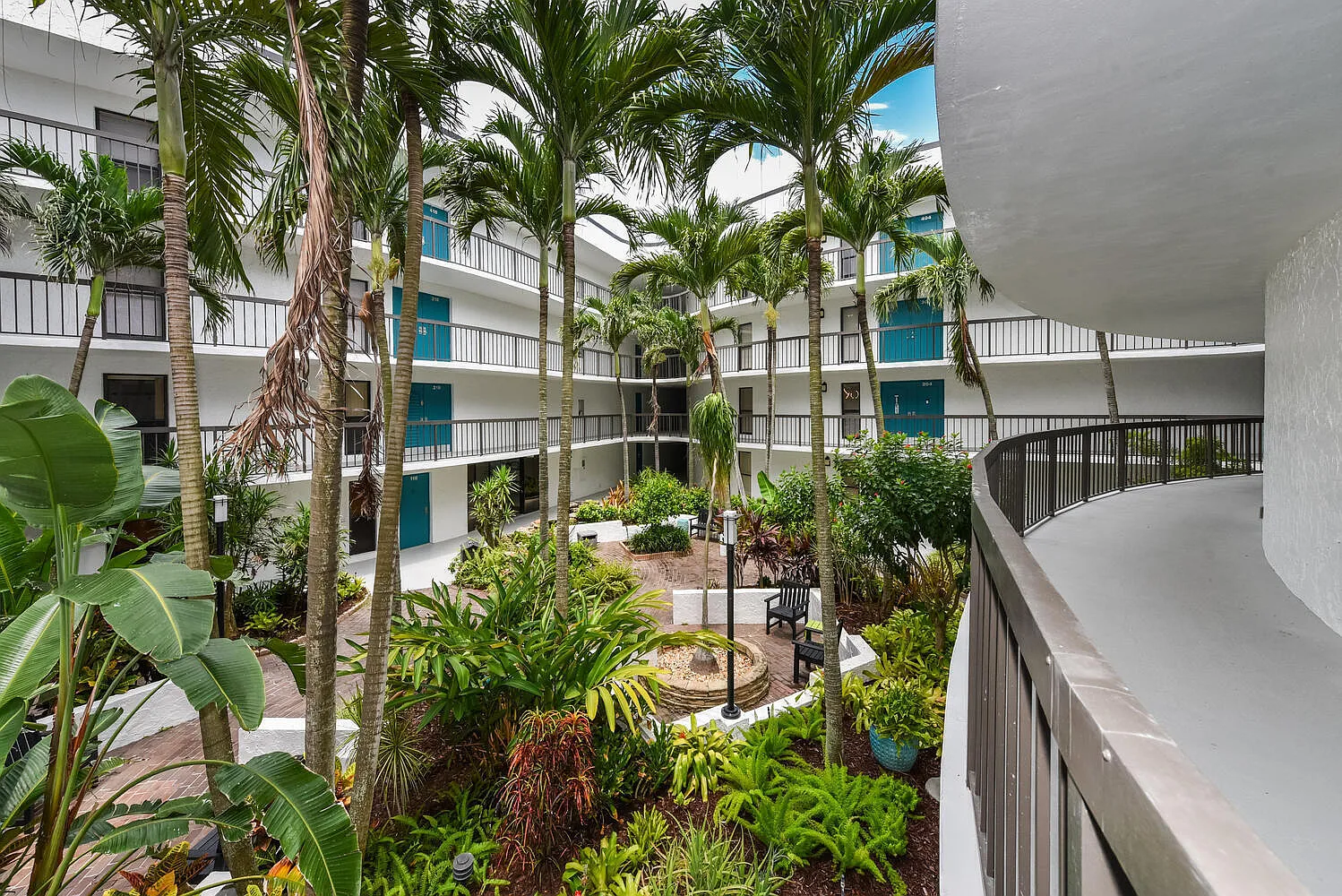 2 bed, 2.0 bath, 1433 sqft, $5,400 — Photo 3