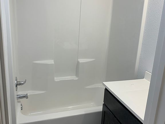 4th image of 510 W 23rd St