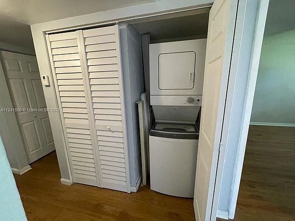 4th image of 9934 Nob Hill Pl #9934