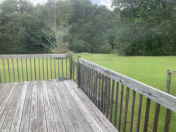 3rd image of 21 Joan Dr