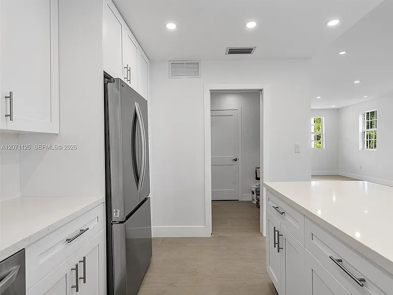 112 Florida Ave — Photo 9