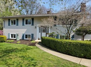 8228 Yorkshire Dr, Mentor, OH 44060