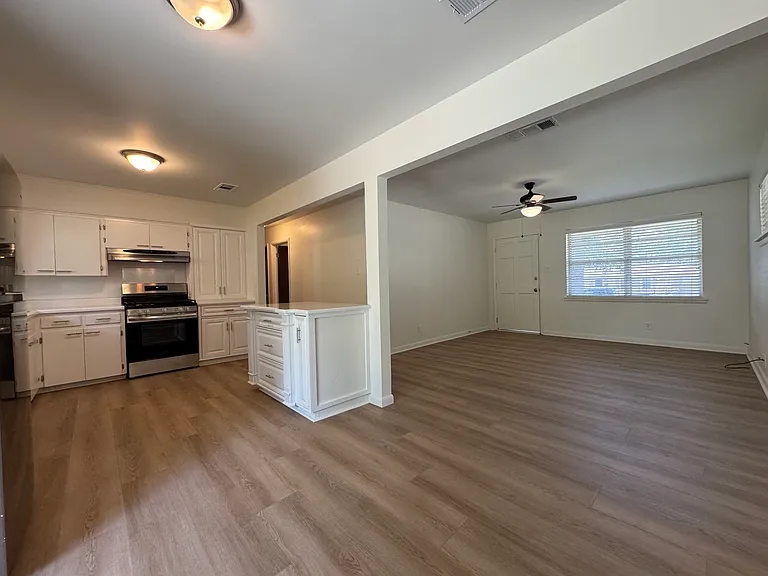 10 La Vista Dr — Photo 2