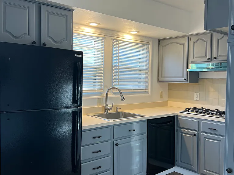 601 N McKinley Ave — Photo 6