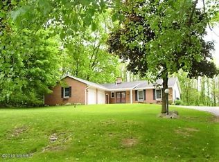732 Concord Dr, Lawton, MI 49065