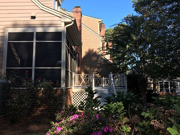 Screened porch & Deck