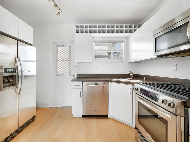 1300 Lincoln Rd #B402 — Photo 12