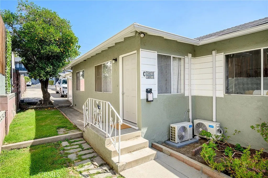 2 bed, 850 sqft, $2,500 — Photo 1