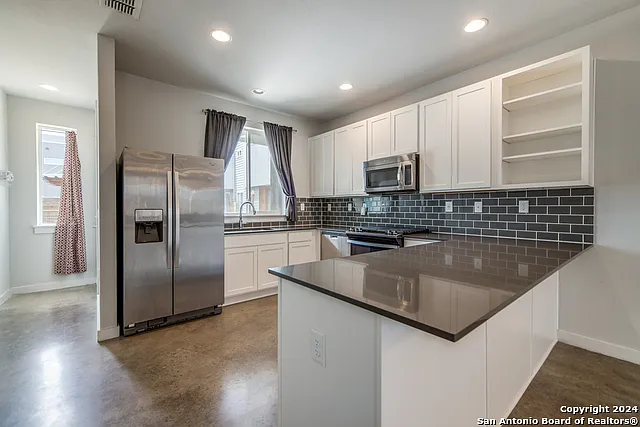 330 Clay St #11 — Photo 4