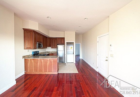 2nd image of 588 Henry St APT 3