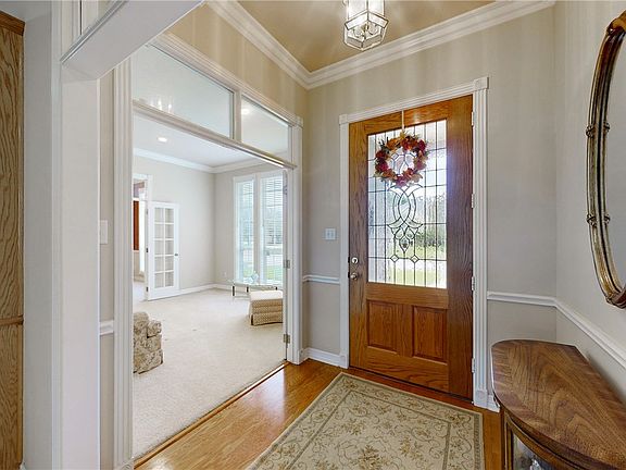 3rd image of 732 Plum Hollow Dr
