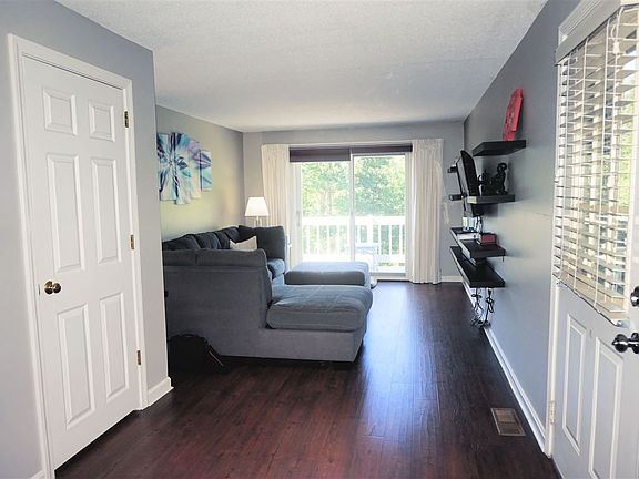 4th image of 36A Ledgewood Dr