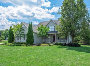 27301 Beatrice Ln, Olmsted Twp, OH 44138
