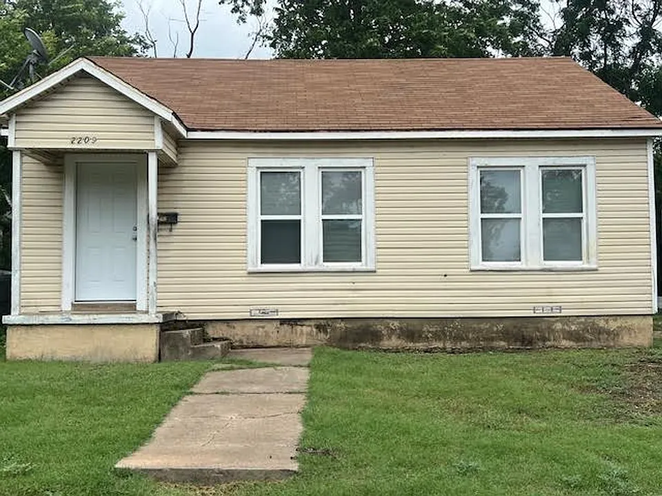 2209 Homan Ave