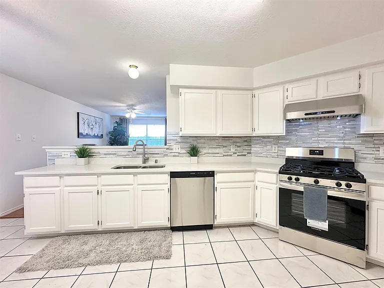 8223 Golf Green Cir — Photo 18