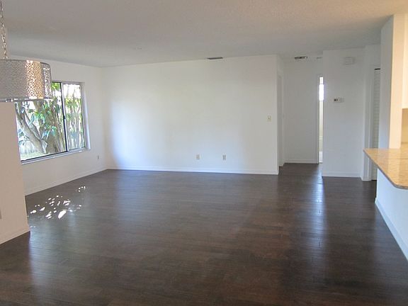 4th image of 759 Moorland Ln