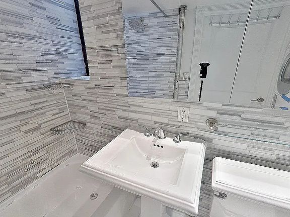4th image of 179 Essex St APT 3