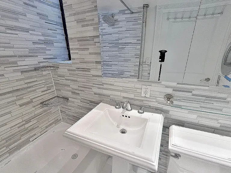 179 Essex St #3 — Photo 4