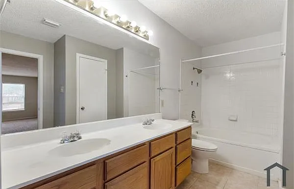 3 bed, 2190 sqft, $2,400 — Photo 4