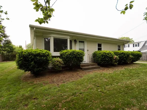 40 Clearview Ave, Portsmouth, RI 02871