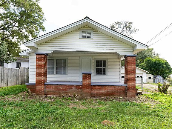 2nd image of 653 Sheridan Rd