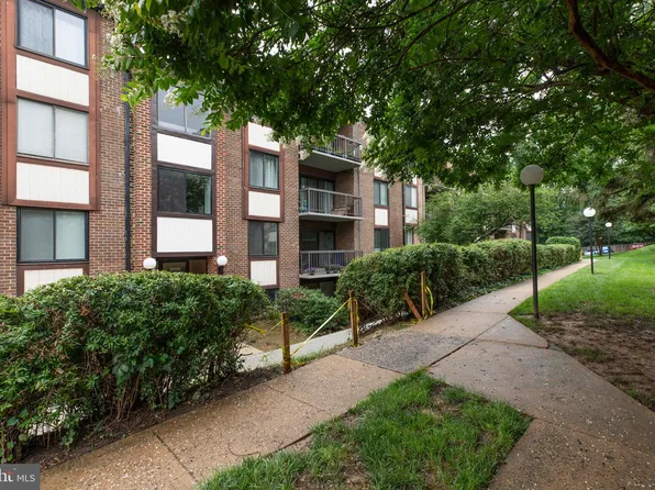 9704 Kingsbridge Dr APT 203, Fairfax, VA 22031