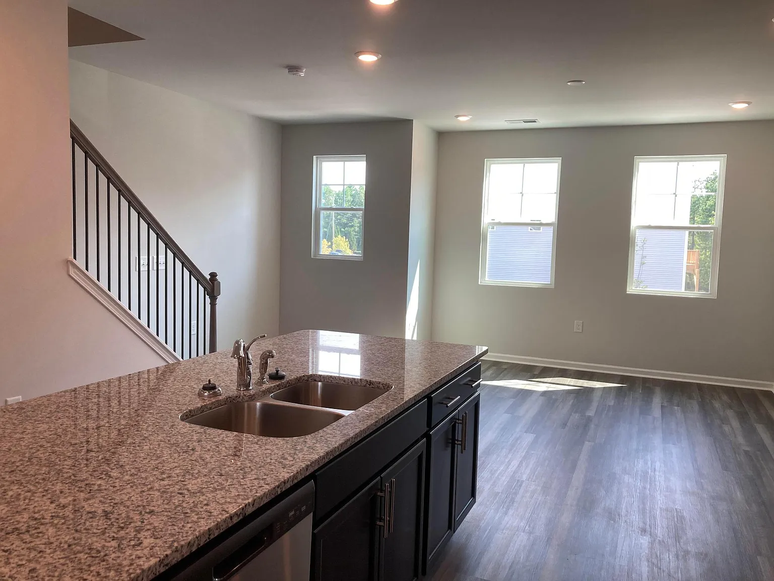 3 bed, 3.5 bath, 1858 sqft, $2,049 — Photo 4