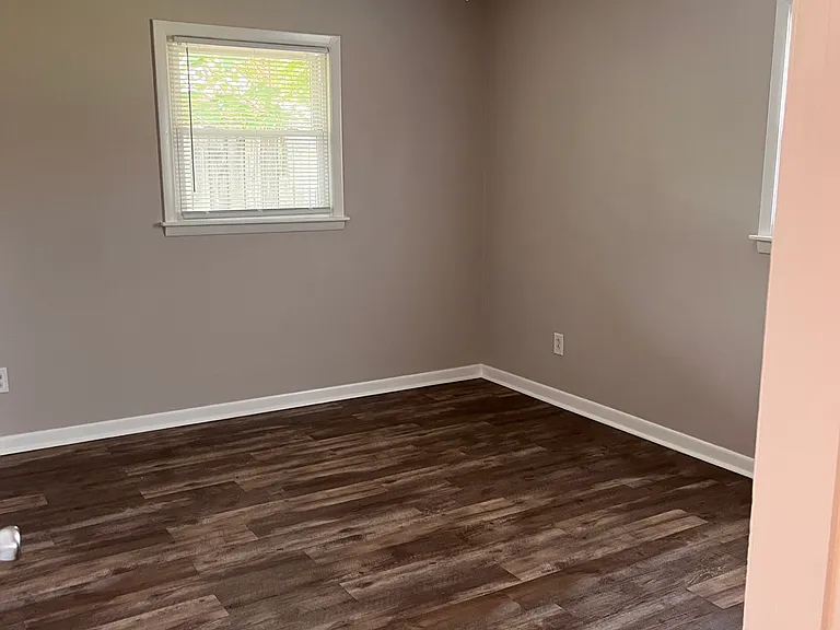 1303 Holly Ave — Photo 9