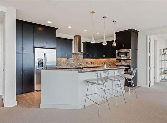 4th image of 700 W 31st St Suite 805
