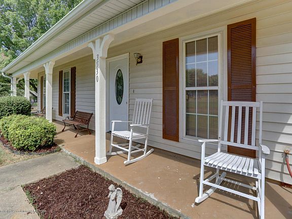 3rd image of 3530 Castle Dr