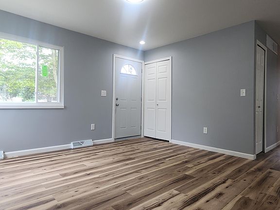3rd image of 1311 Desoto Ave