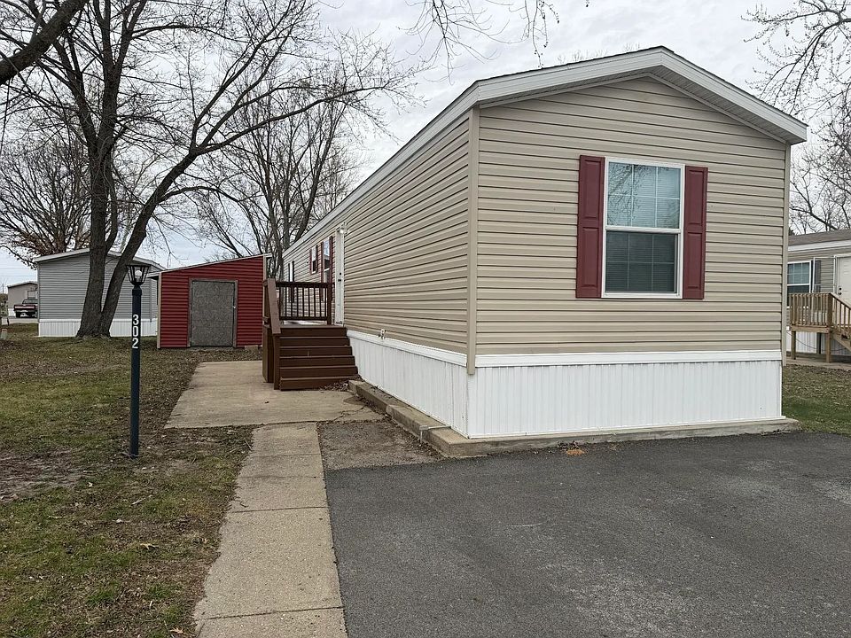 1st image of 302 Carriage Lane Est