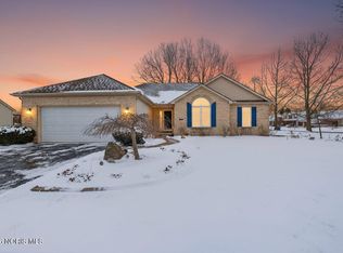125 Hidden Meadow Dr, Holland, OH 43528