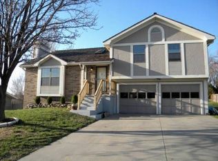 1942 Sunflower Dr, Junction City, KS 66441