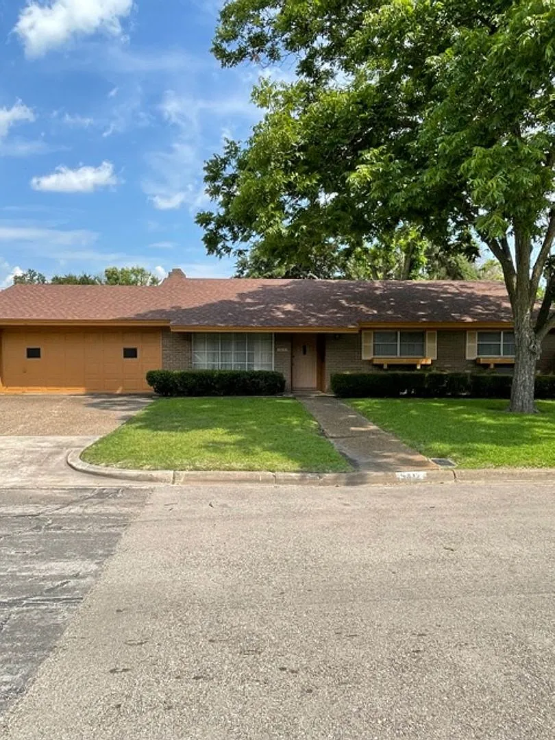 5412 Lake Crest St — Photo 2